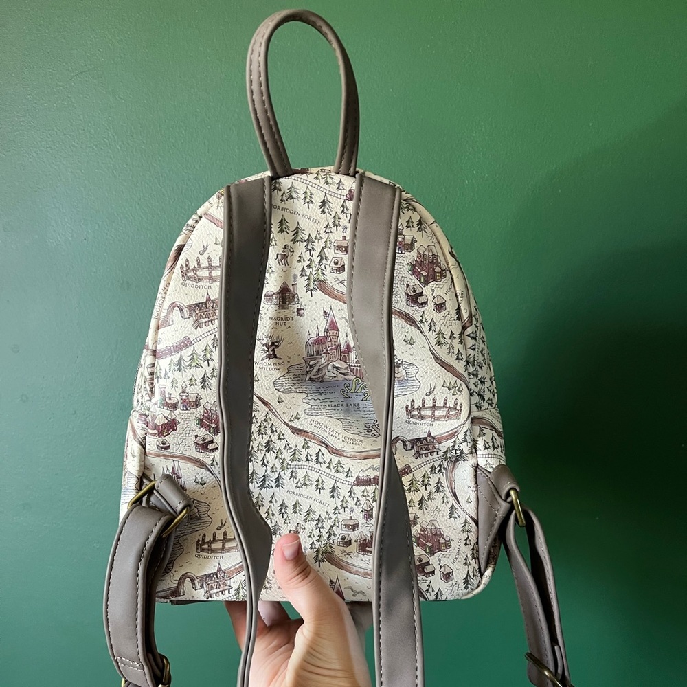 Harry Potter Lounge Fly backpack purse. Hogwarts